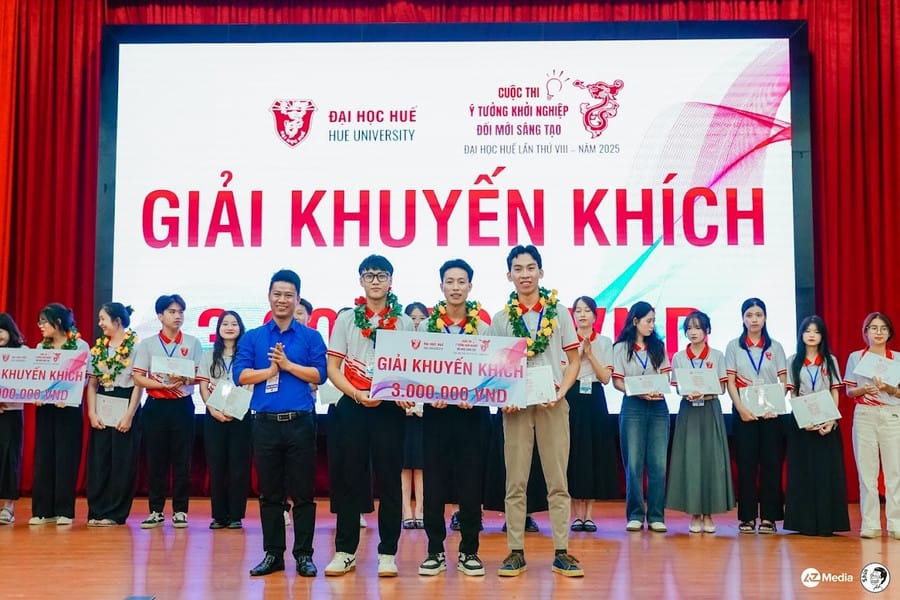 Các nhóm đạt giải Khuyến khích. shi06191.jpg