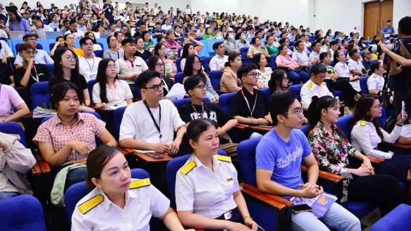 Đông đảo hộ kinh doanh tham dự Hội thảo “Sắp bỏ thuế khoán, hộ kinh doanh cần chuẩn bị gì?" tại Thành phố Hồ Chí Minh. (Ảnh: QUANG ĐỊNH)