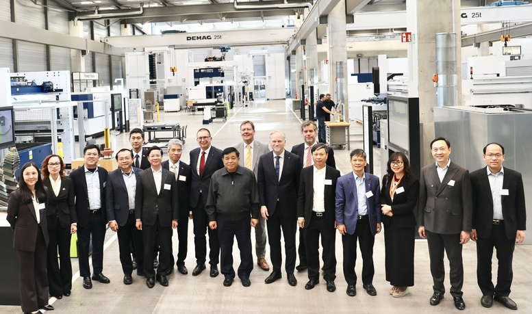 Khuyến khích Tập đoàn TRUMPF mở rộng đầu tư kinh doanh tại Việt Nam- Ảnh 1. Khuyến khích Tập đoàn TRUMPF mở rộng đầu tư kinh doanh tại Việt Nam- Ảnh 1.